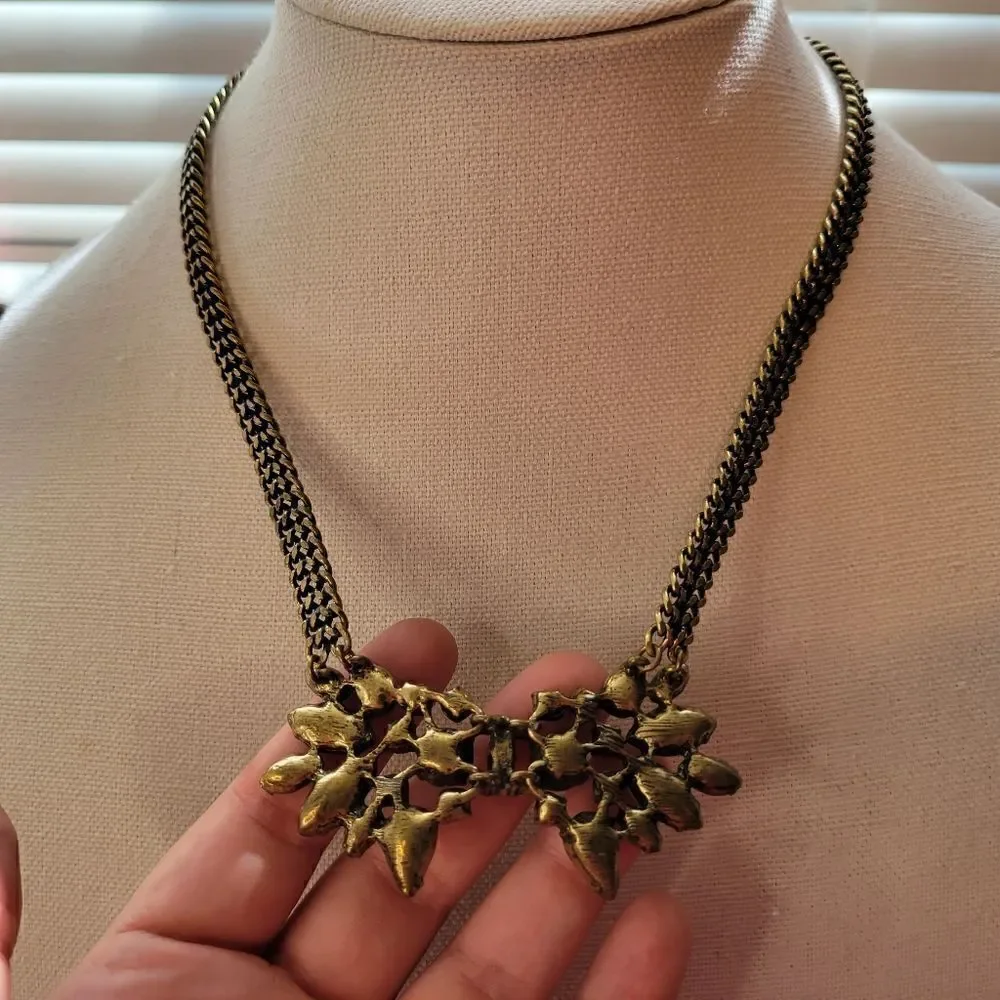 Stunning Sparkly Statement Neclace on Bronze chain.